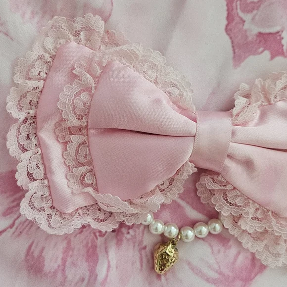 Princess Melody Pink Lace Trim Oversize Bow Pearl Chain Gold Strawberry Charm - Picture 3 of 4
